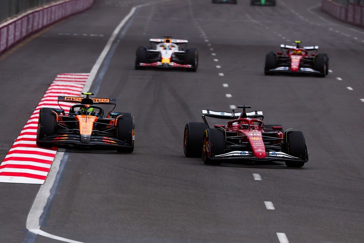  és  - Az olasz sajtó ízekre szedte a Ferrarit és Hamiltont a bakui verseny után